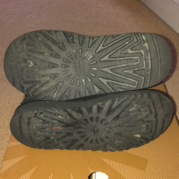 EUC Girls black size 3 UGG Australia shortie boots - Picture 5 of 6